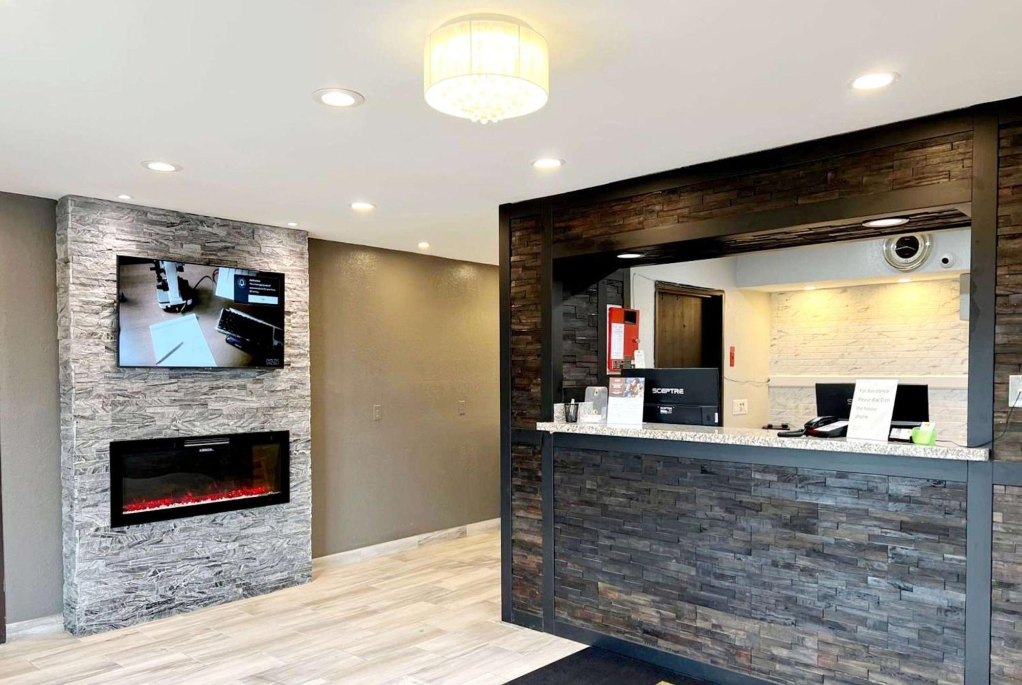 Super 8 by Wyndham Cedar Rapids Hotell Exteriör bild