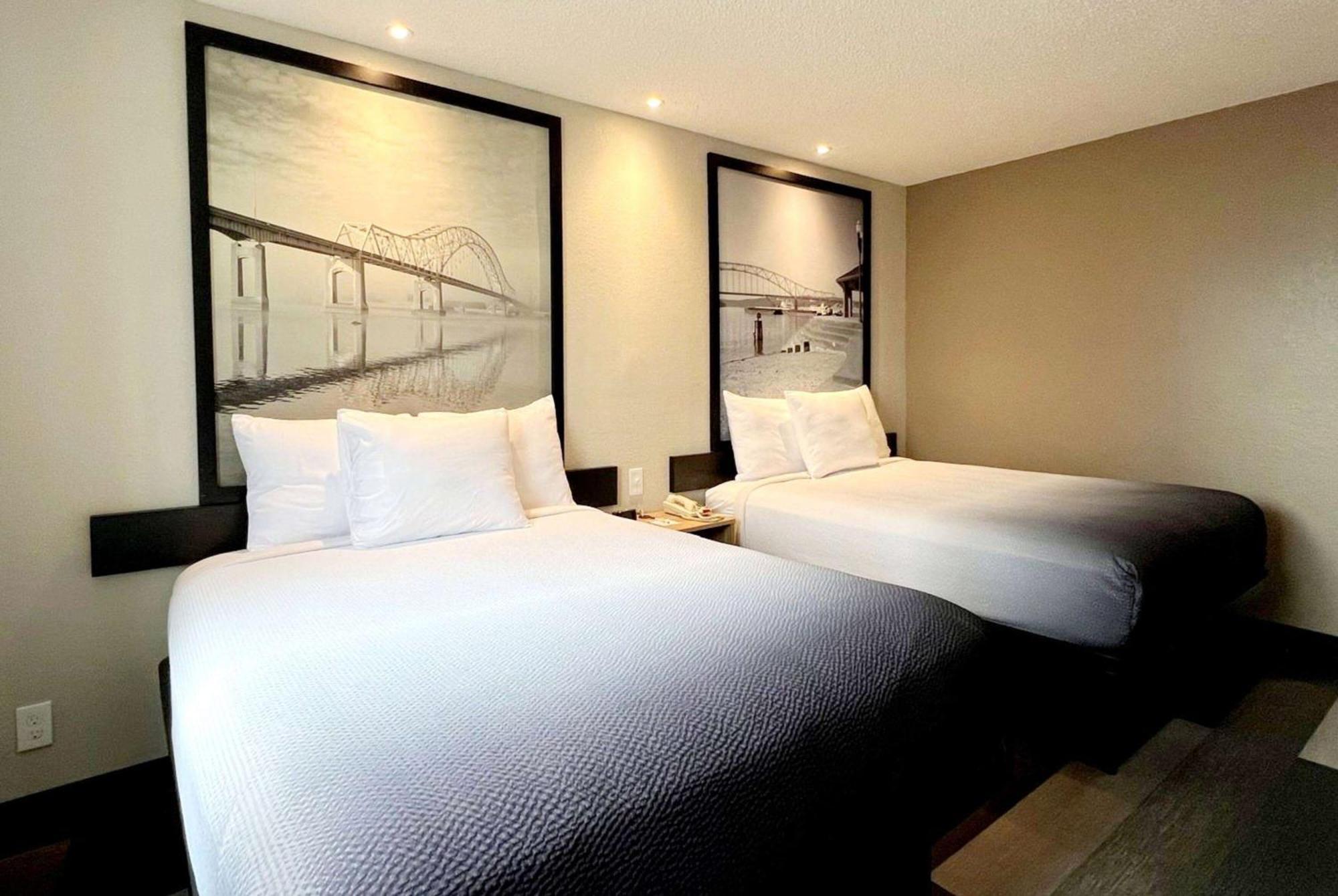 Super 8 by Wyndham Cedar Rapids Hotell Exteriör bild