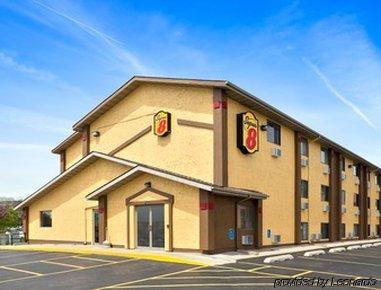 Super 8 by Wyndham Cedar Rapids Hotell Exteriör bild
