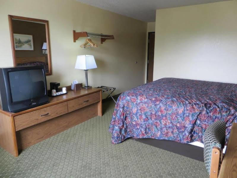 Super 8 by Wyndham Cedar Rapids Hotell Exteriör bild