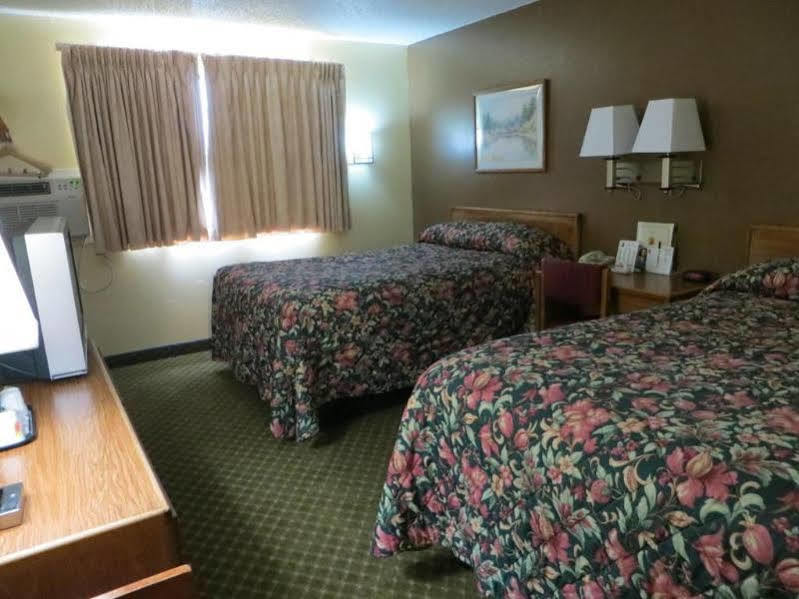 Super 8 by Wyndham Cedar Rapids Hotell Exteriör bild